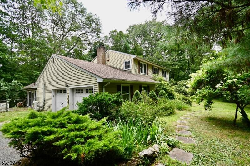 ONE OF A KIND PRIVATE HIDDEN GEM LOCATED ON OVER 5.