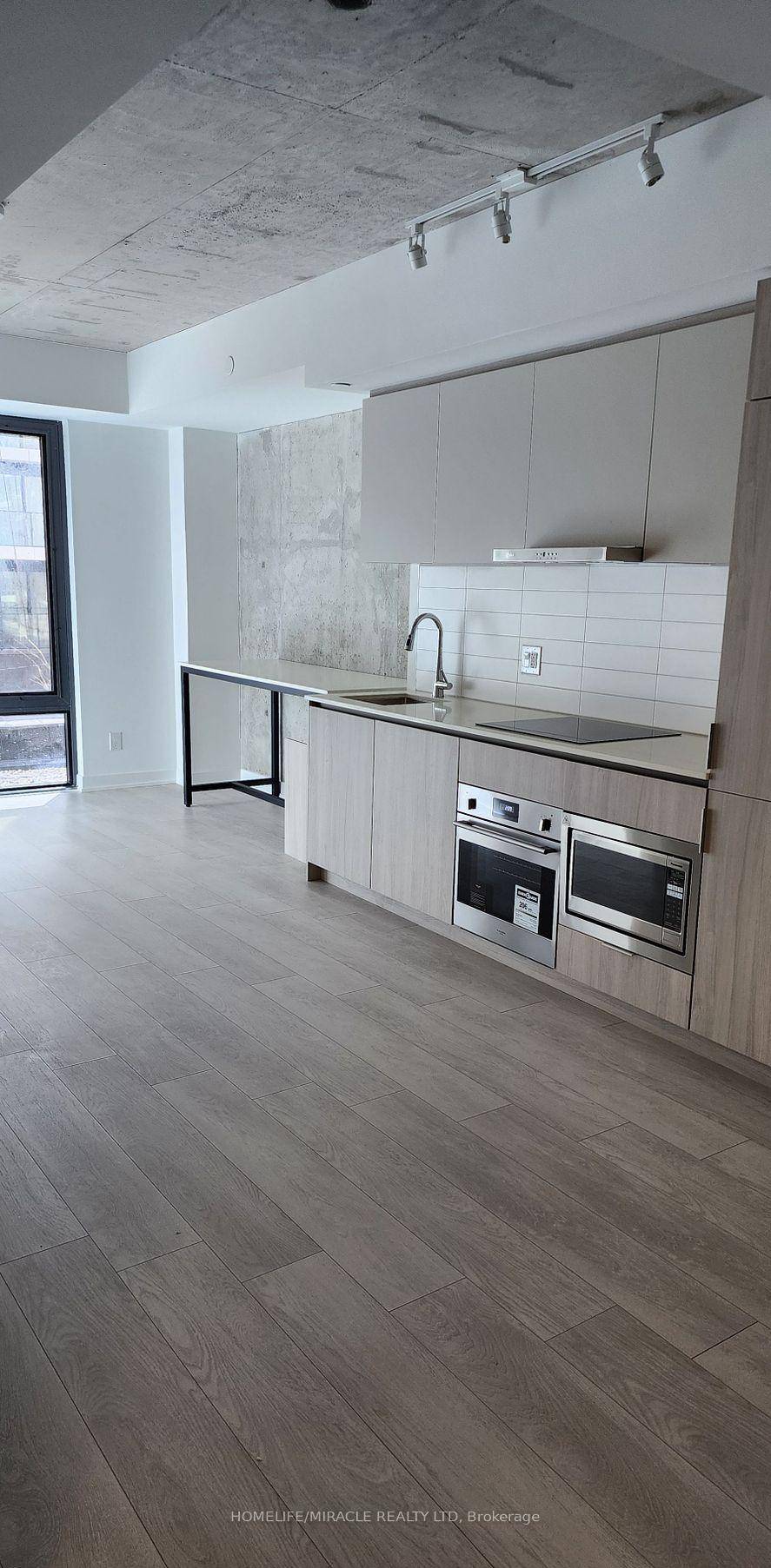 Brand new, never lived in Garden District, 1 bedroom plus den, one bathroom, lots of upgrades.