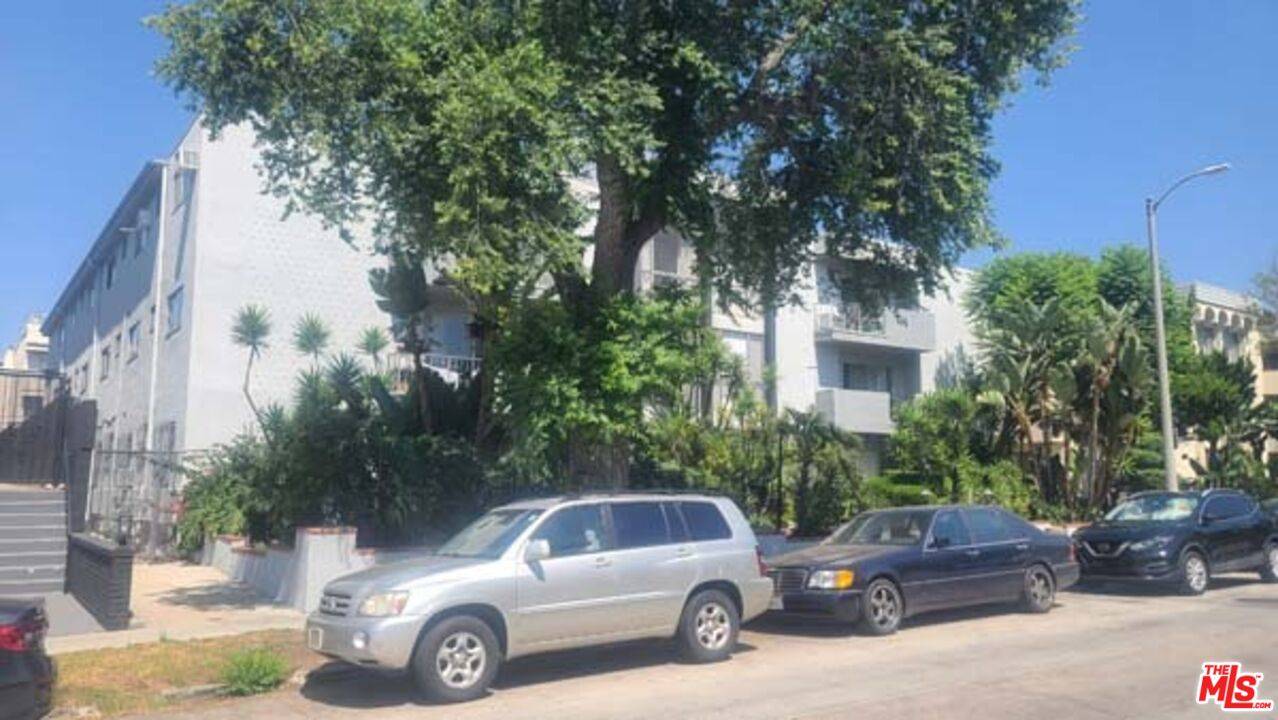 725 N Sweetzer Ave 38BR Sunset Strip La