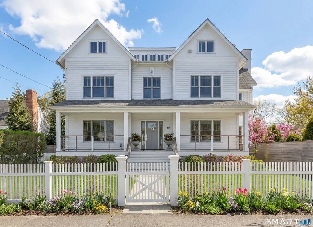 RARE BEACH PROPERTY Steps to Sandcastle Playground, Jennings Beach and South Benson Marina this striking Colonial delivers a unique blend of luxurious beach living and exceptional build quality.