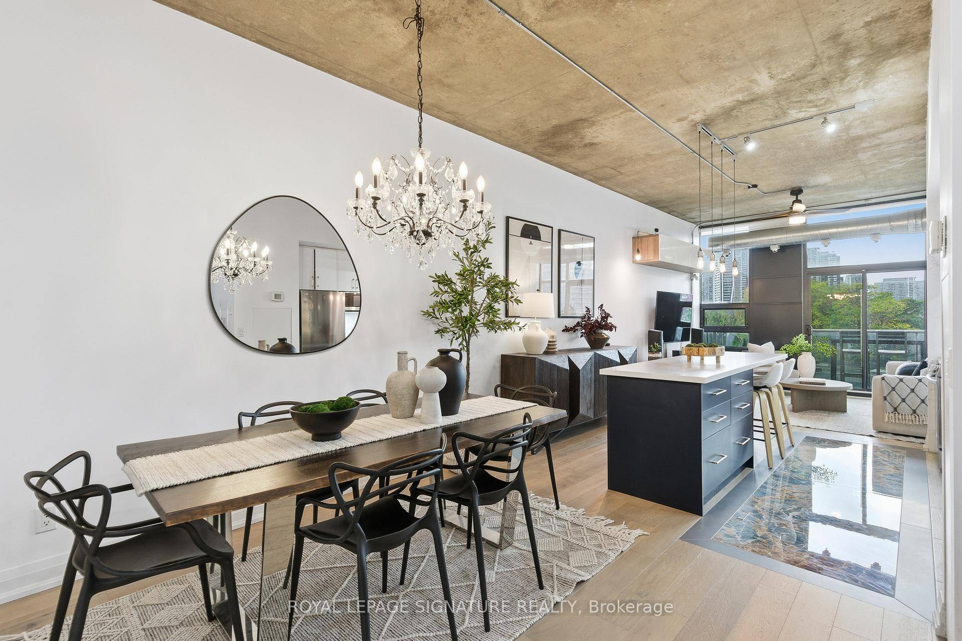 Welcome to this beautiful 1 bedroom den loft in the highly sought after Sixty Loft building, ideally located in the heart of King West.