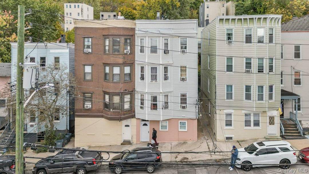 Discover a terrific opportunity to own a wonderful Investment property, tucked away in the downtown area of Yonkers, just 25 minutes north of Manhattan.