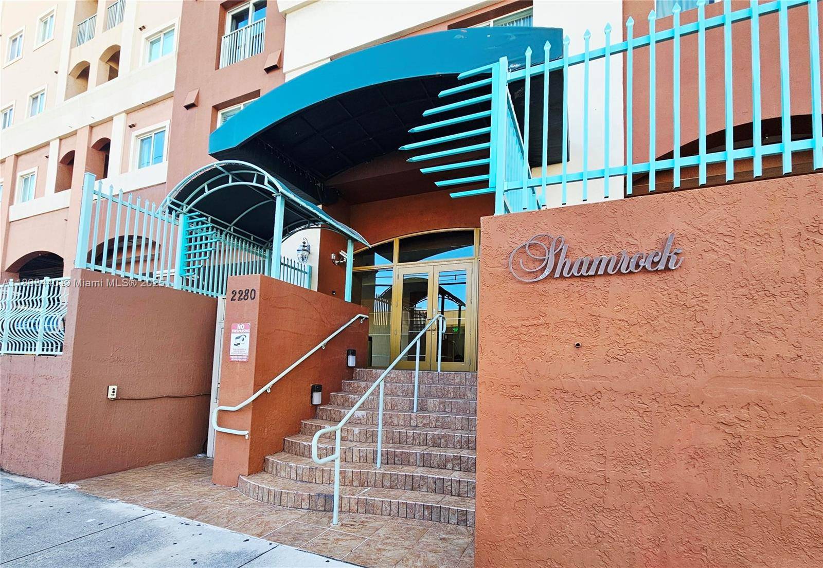 BEAUTIFUL CONDO IN SHAMROCK BY THE GABLES WITH GORGEOUS CITY VIEWS !