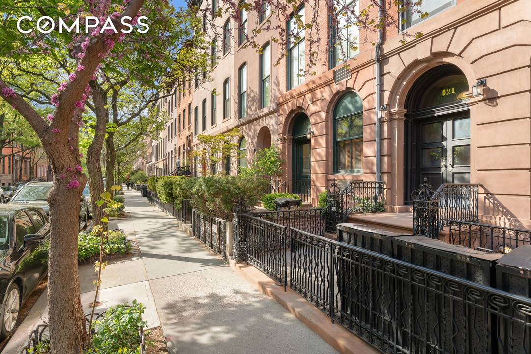 Located on one of Chelsea s most picturesque tree lined brownstone blocks, Residence 4R at 421 West 22nd Street is a thoughtfully renovated loft like studio that blends classic prewar ...