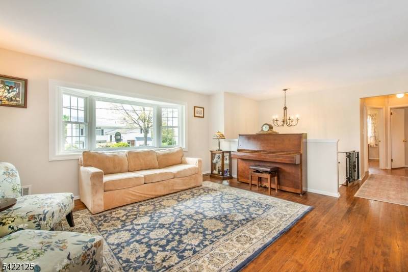Ideally located on a cul de sac in a non flood zone, this updated Bi Level is move in ready.
