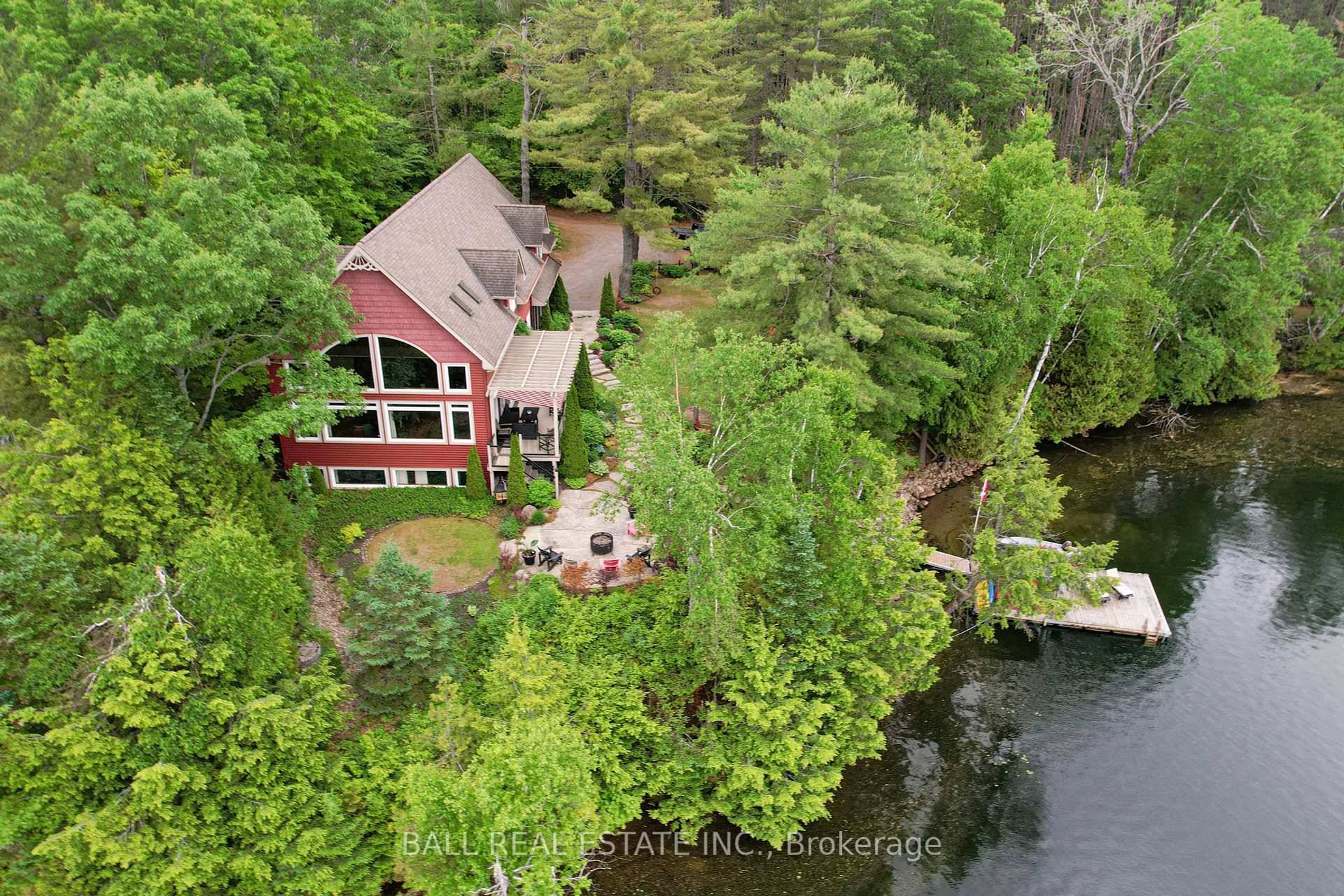 Stunning Chandos Lakehouse !