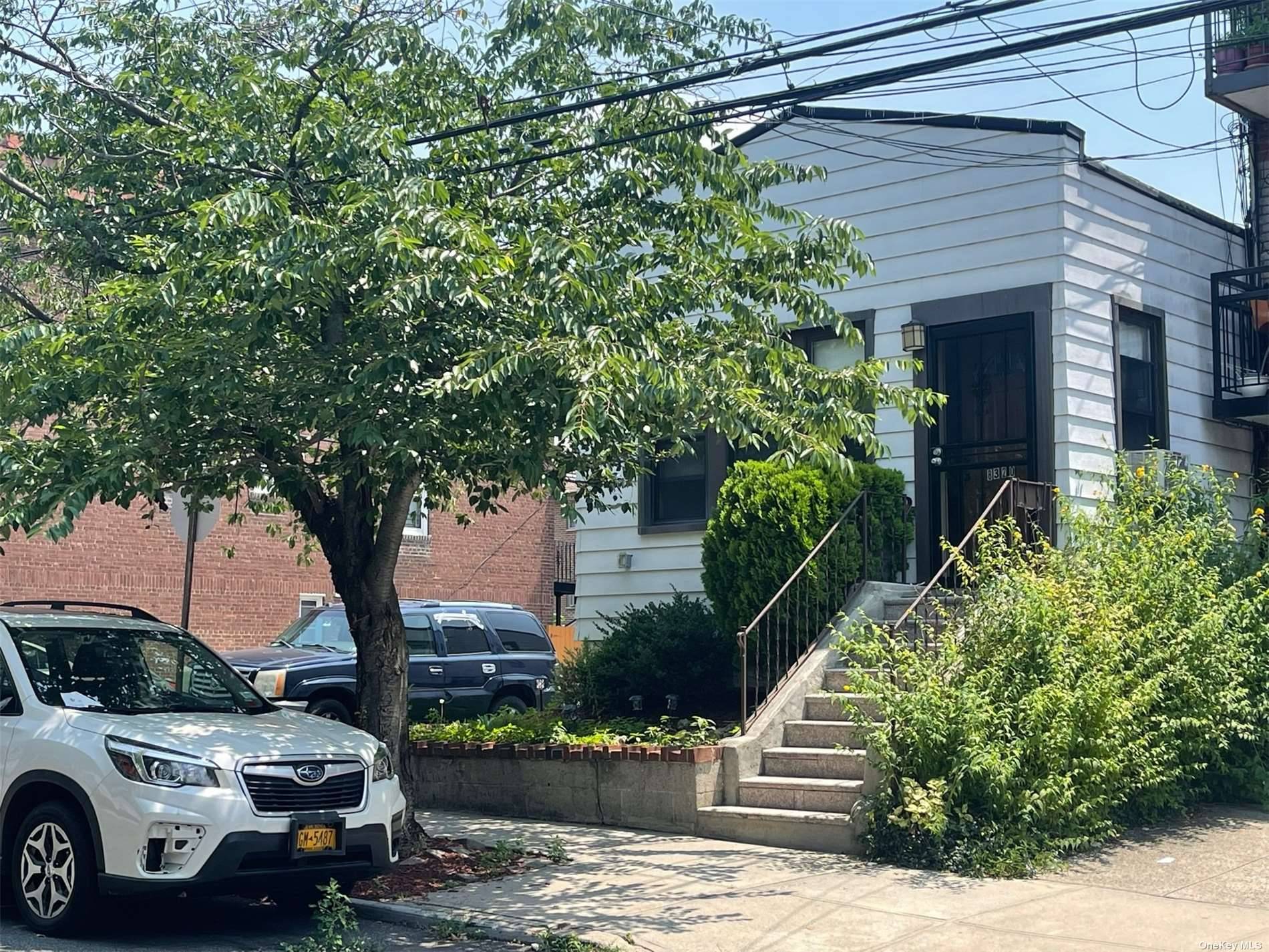 Beautiful 3 Bedroom, 1 Bathroom House Rental in Middle Village, Open Concept Living Room with Granite Kitchen Countertops amp ; Island, Updated Full Bathroom, Primary Bedroom has Sliding Glass doors ...