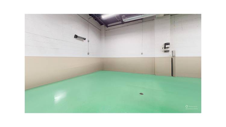 Located in the heart of Hunters Point with frontage on Vernon Boulevard, The retail component offers 2, 500 SF of flexible space with an additional 1, 250 SF basement.