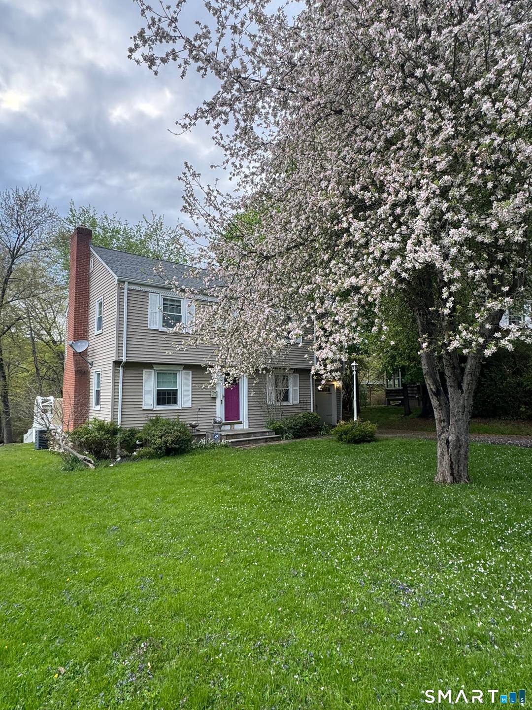 Beautiful colonial move in ready.