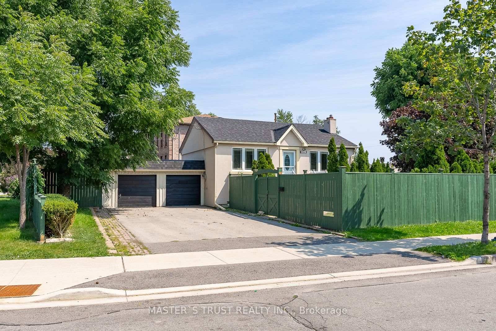 Great location. Heart Of Bathurst Manor, Mins to TTC Station, Step To Sheppard West Subway Station, Quick Access To Highway, Close to Shopping Center, Parks, York University, And All The ...