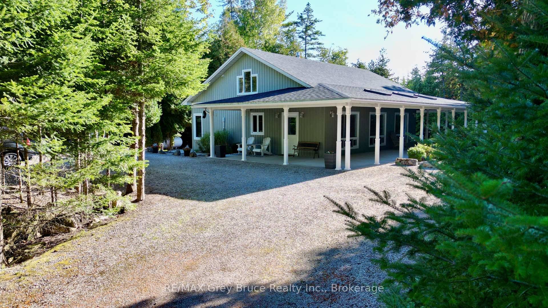 Here's an opportunity to enjoy country living in beautiful Lakewood Community.
