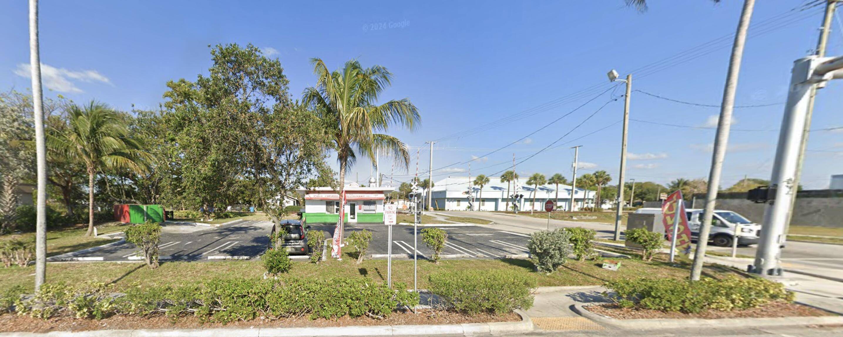 UNIQUE OPPORTUNITY ONLY CORNER LOT ON THE WEST SIDE OF FEDERAL HWY BETWEEN HYPOLUXO BOYNTON BEACH BLVD !