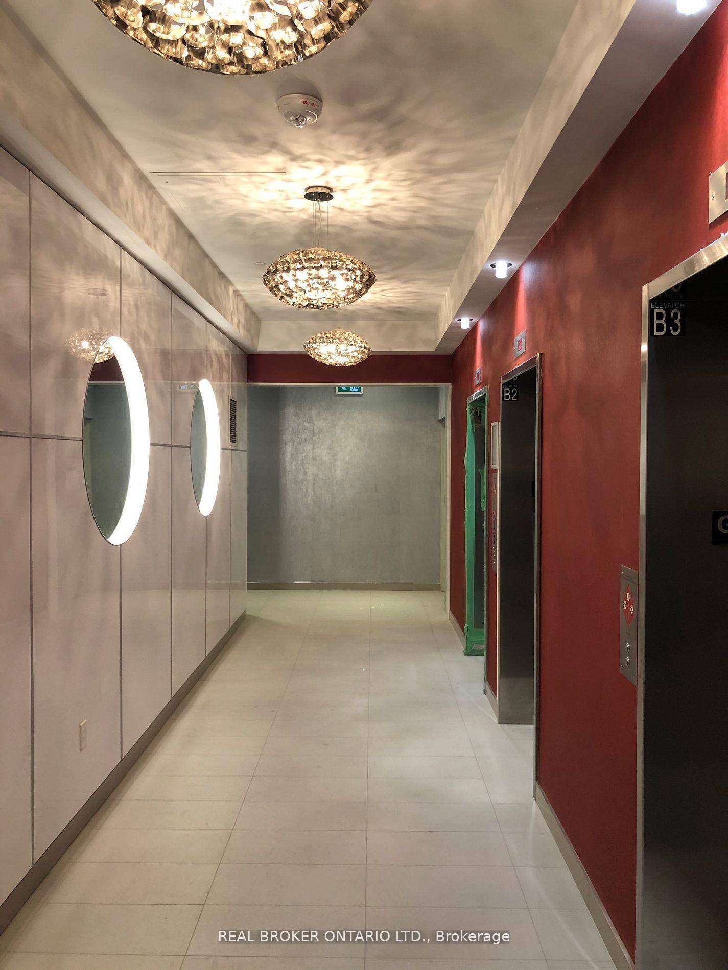 Sun Filled 2 Bedroom Plus Den, 2 Full Washrooms Within ME Living Condos.