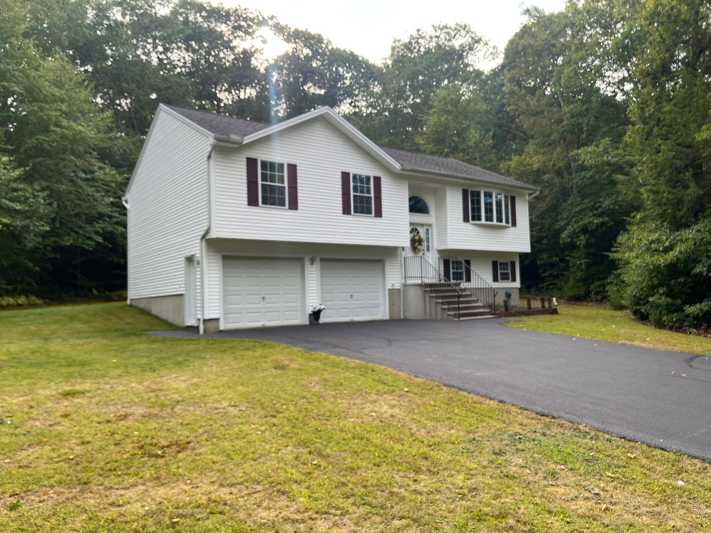 TURN KEY HOME ON A PRIVATE 2 ACRE LOT THIS 7 RM RR FEATURES KITCHEN WITH NEWER APPLS, BREAKFAST NOOK CATHEDRAL CEILING DINING RM WITH CATHEDRAL CEILING SLIDERS LEADING TO ...