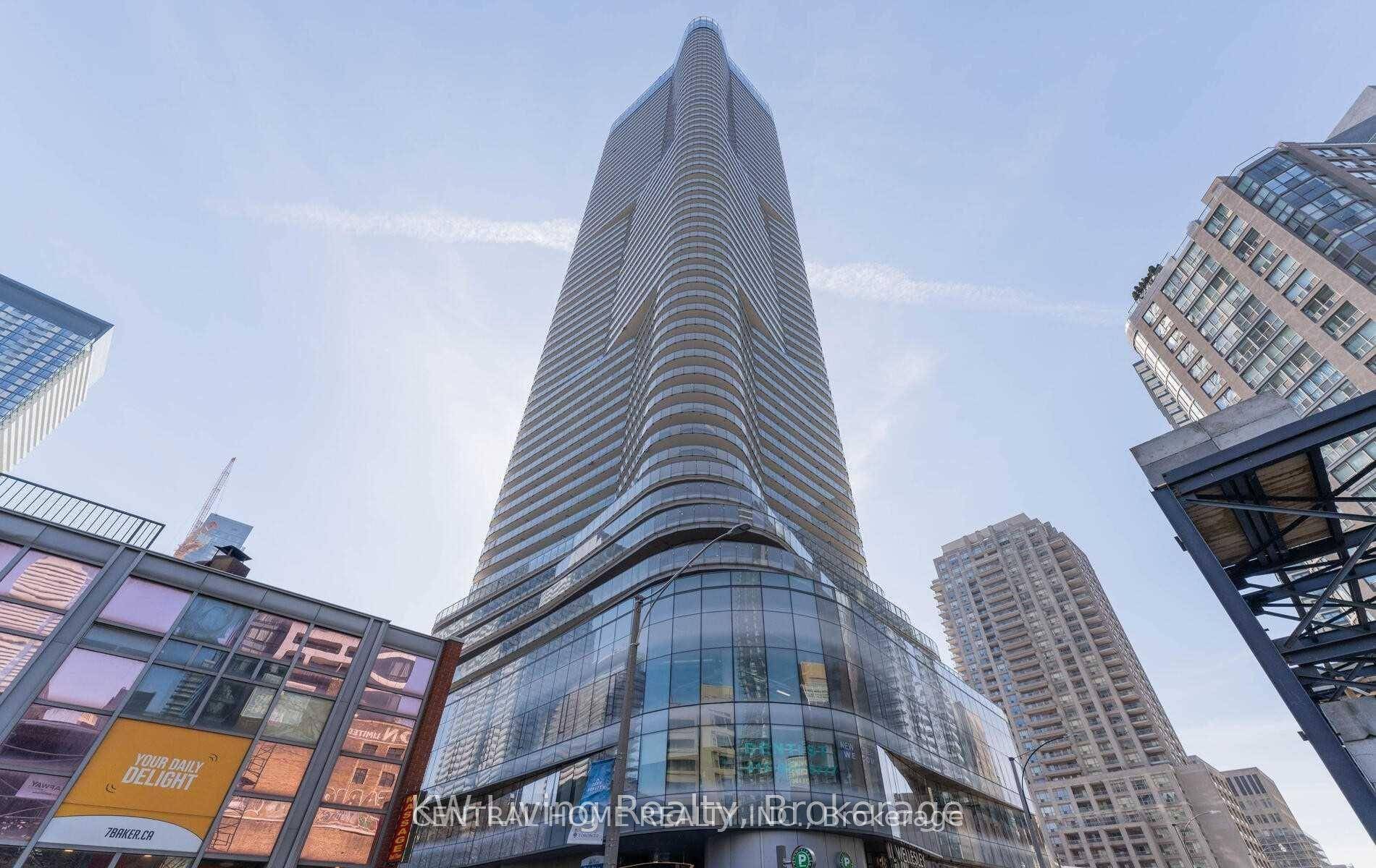 Hightest Level, New Luxury 1Br Den 1 Bath At Prime Bay Wellesley Location.