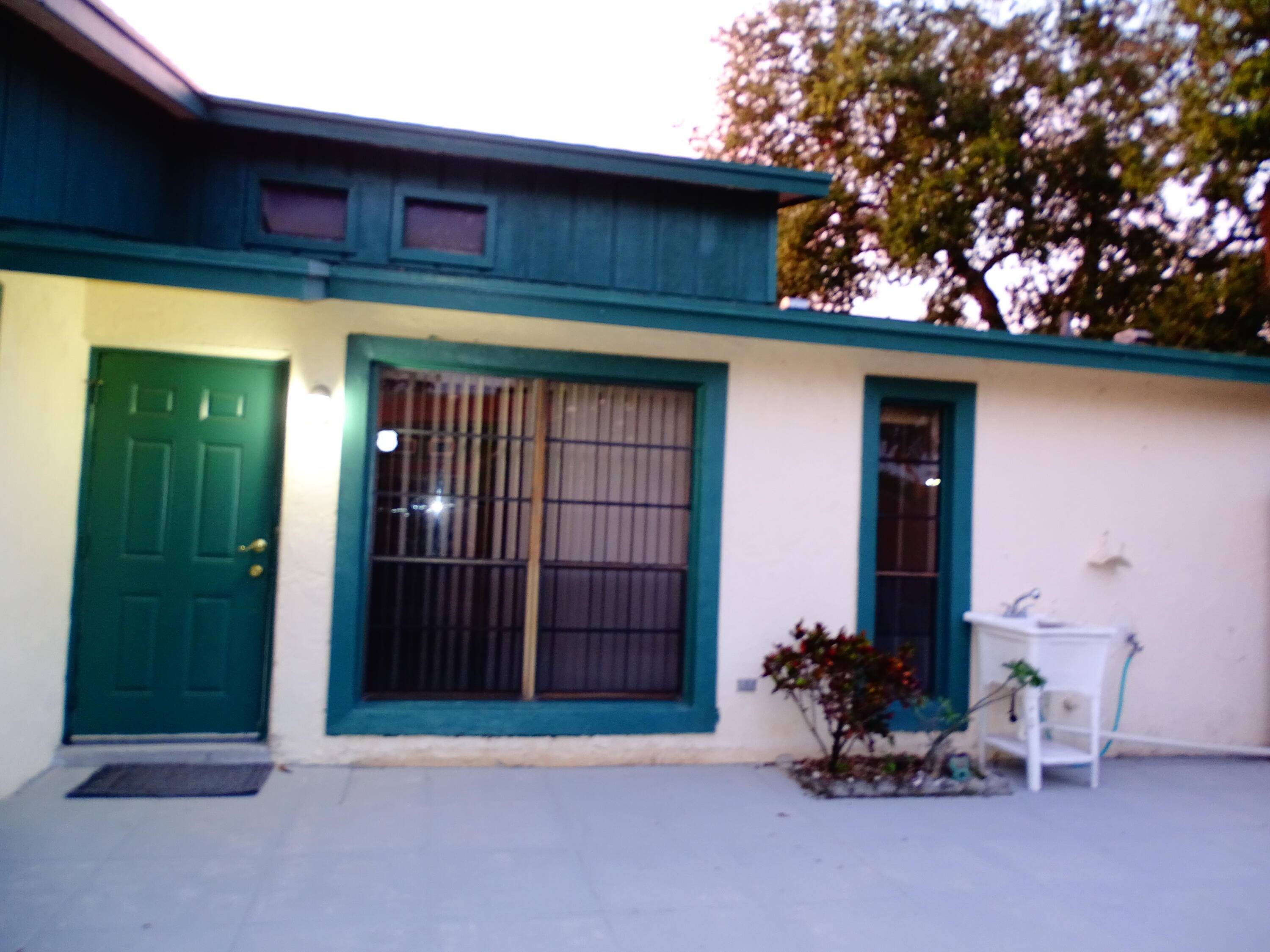 Welcome to your dream home in the heart of Palm Springs, Florida !
