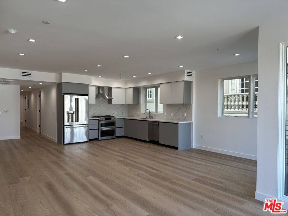 9842  Vidor Drive 3BR Beverlywood La