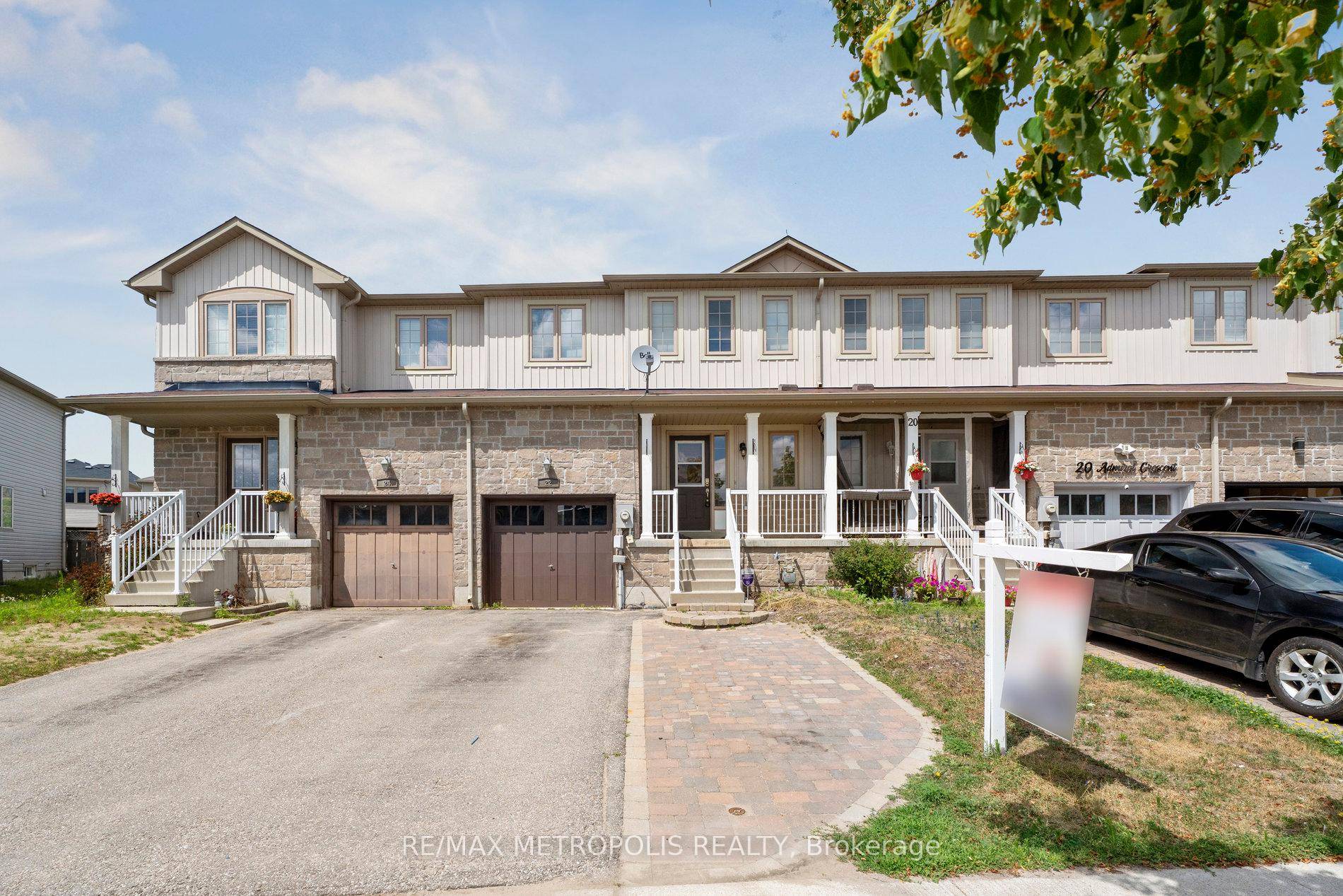 This move in ready townhome, built in 2011, boasts 1, 486 sqft of sleek, modern living designed for today's lifestyle.
