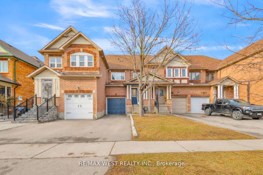 Welcome to 3865 Allcroft Road, a freshly painted, well maintained 3 bedroom, 3 bathroom freehold townhome located in the heart of Lisgar, one of Mississauga's most family friendly and convenient ...