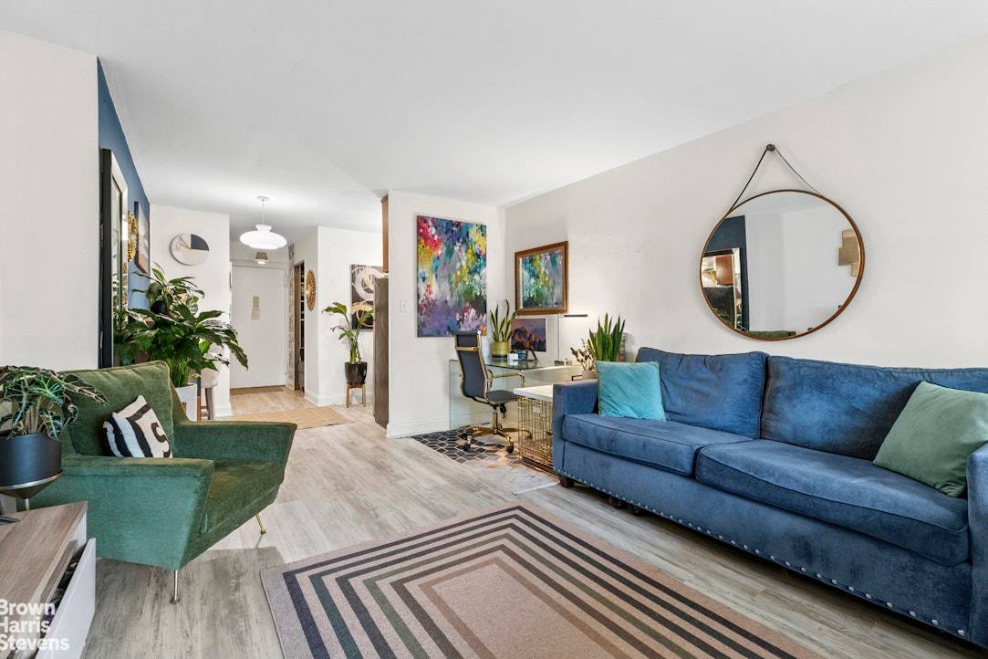 40 Clinton Street, Apt 8B Bright Brooklyn Heights Studio in a Full Service Co op Discover effortless Brooklyn Heights living in 40 Clinton Street, Apt 8B a bright, well proportioned ...