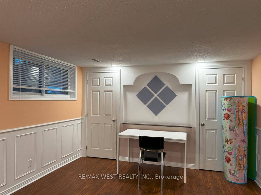 Markham Whole Floor for Rent 3 Bed 3 Bath Private Entrance Tenant pay 30 Utilities water, gas, electric.