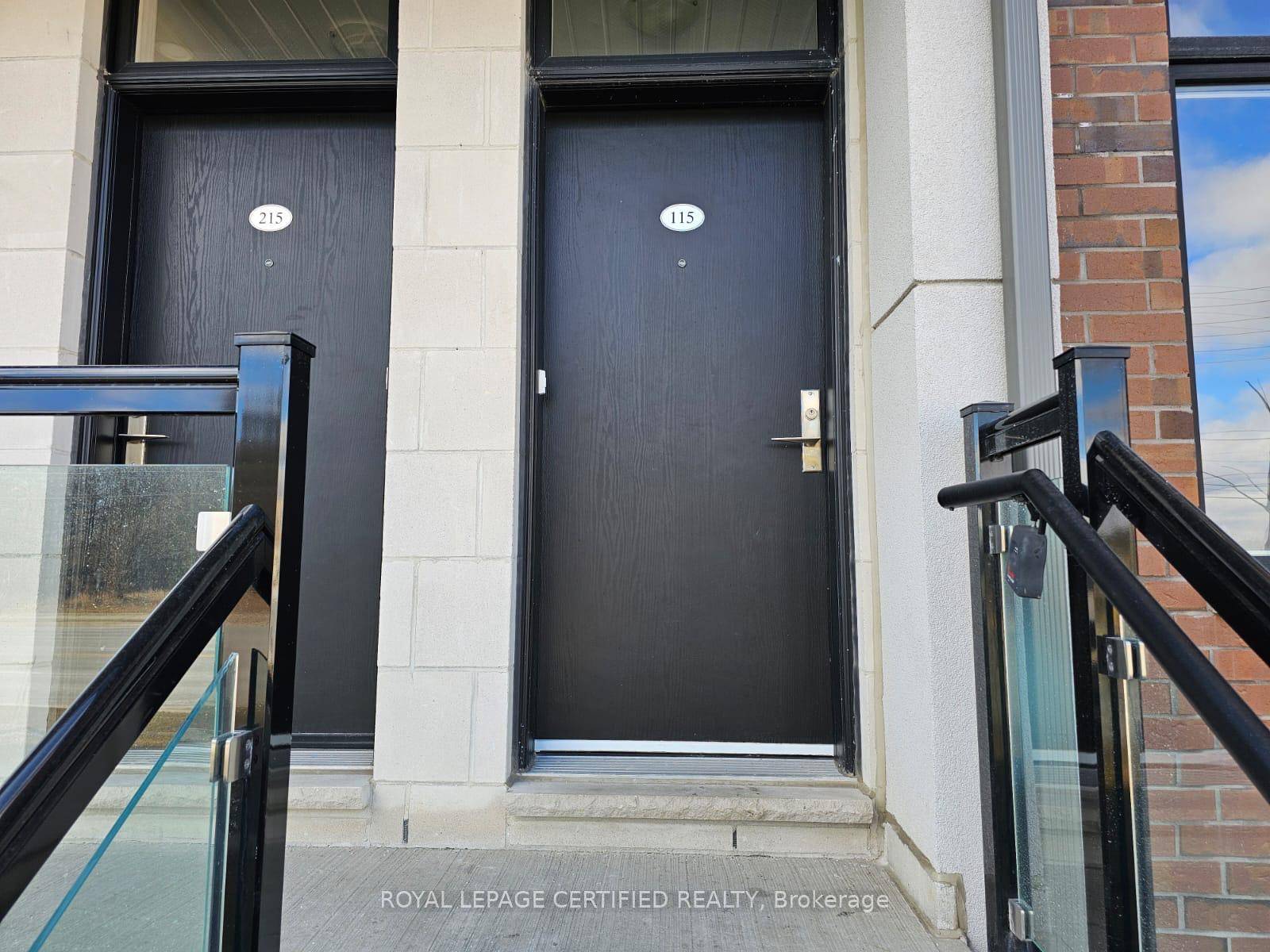 Discover modern urban elegance in this nearly new stacked townhouse, built just three years ago, nestled in the vibrant Sonoma Heightsneighbourhood of Vaughan.