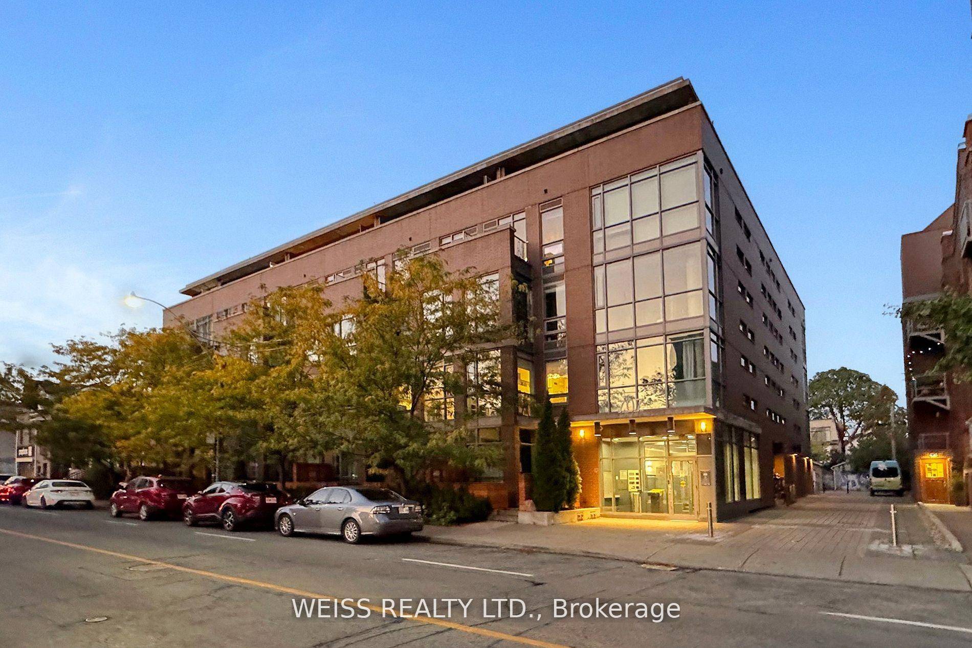 Welcome to lofts at 707 Dovercourt, 5 Story Boutique Building.