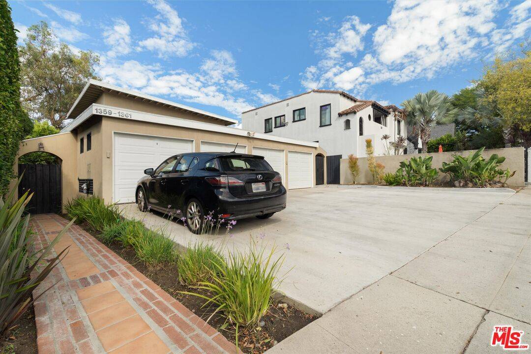1359  S Ridgeley Dr 6BR La