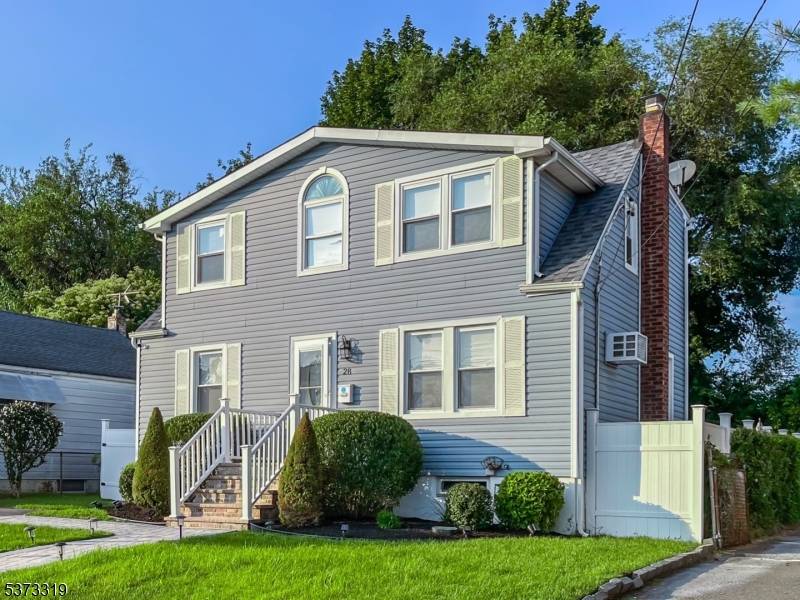 NEW LISTING Welcome to 28 Plymouth Rd, a modern Colonial set on a peaceful street in the Hillcrest section of Paterson, this beautifully updated 3 bedroom, 3 bath home offers ...