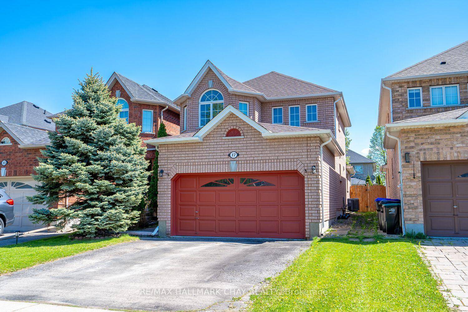 ALL BRICK 3 BEDROOM HOME WITH 2 CAR GARAGE ON A QUIET CRESCENT IN ALLISTON'S DESIRABLE WEST END.
