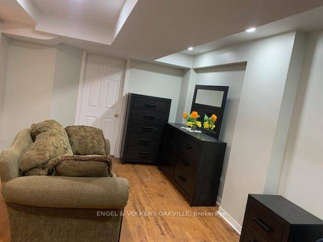 Fully furnished room available in the Fletcher's Meadow of Brampton in a wonderful home !