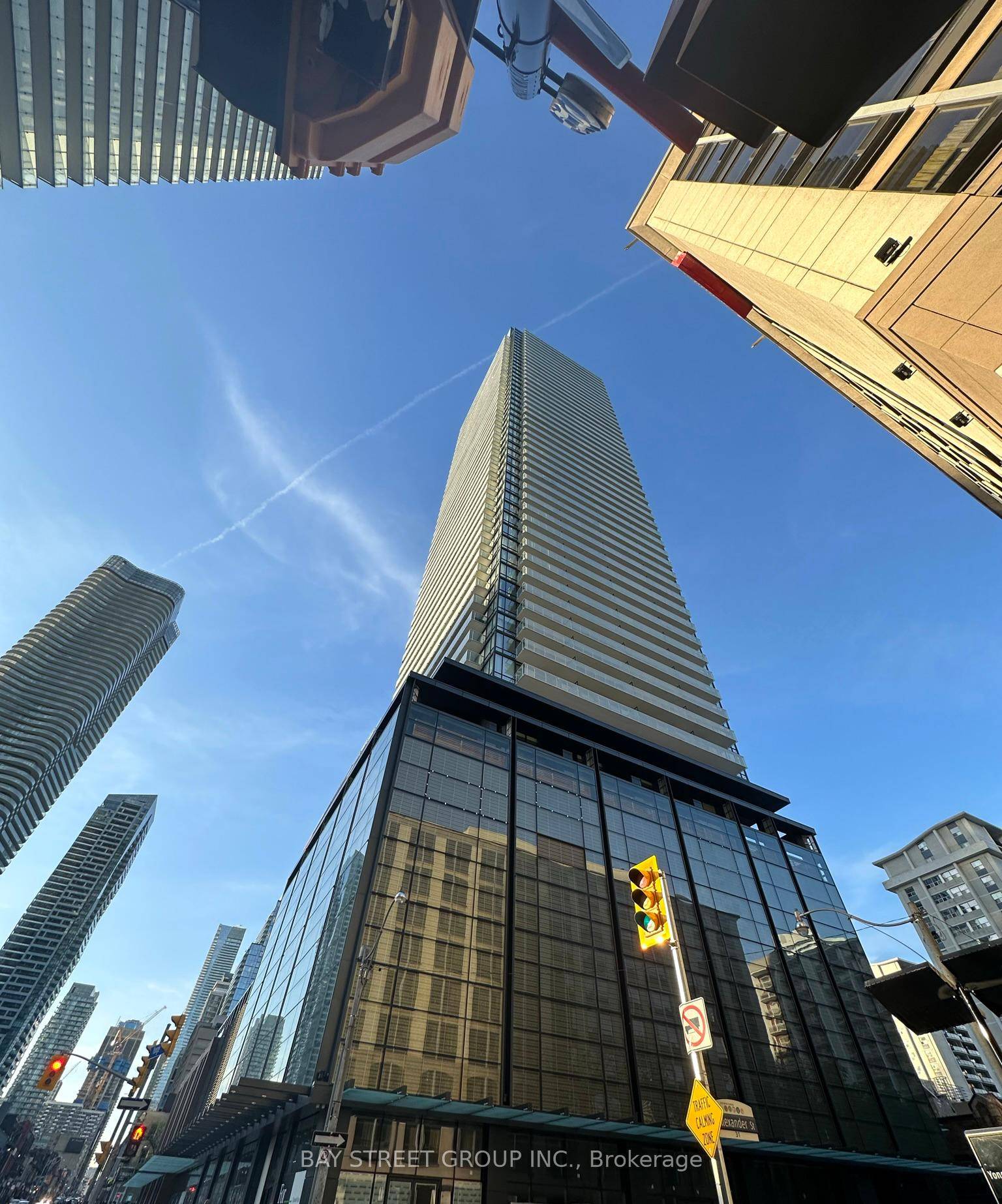 Breathtaking View Downtown Luxury Teahouse 1 1 Condo Provides Day To Day Convenient Living.