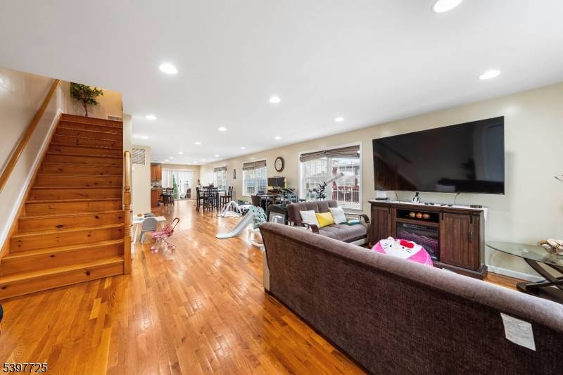 BUILT IN 2013 ! ! Single family house, featuring an open concept layout with 3 large bedrooms and 3.