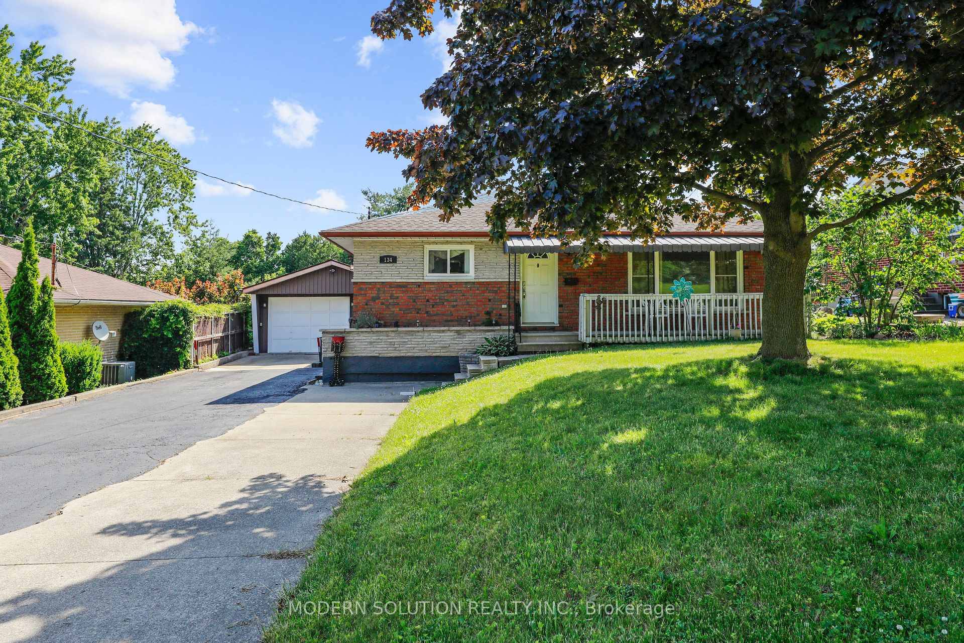 Welcome to 134 Clarke Street North, Woodstock !