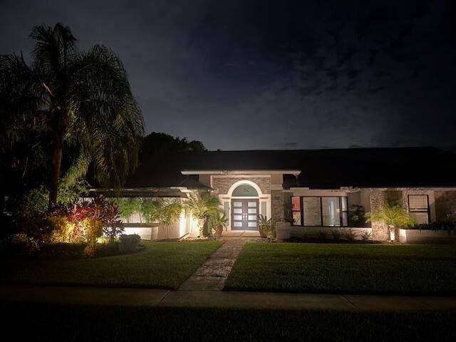 Location ! Waterfront ! well maintained 4brs 3 full baths with gorgeous back yard, zen garden, putting green, saltwater pool, gourmet kitchen, updated bathrooms, short distance 1mile to Equestrian Center, ...