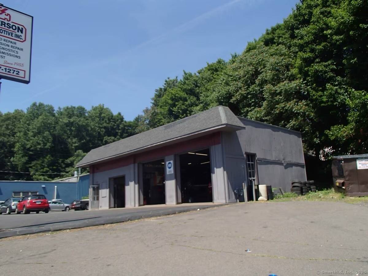 Auto Friendly Commercial Space for Lease 449 Derby Avenue, West Haven Now available a 1, 500 SF commercial building on a spacious half acre lot, ideal for auto repair, sales, ...
