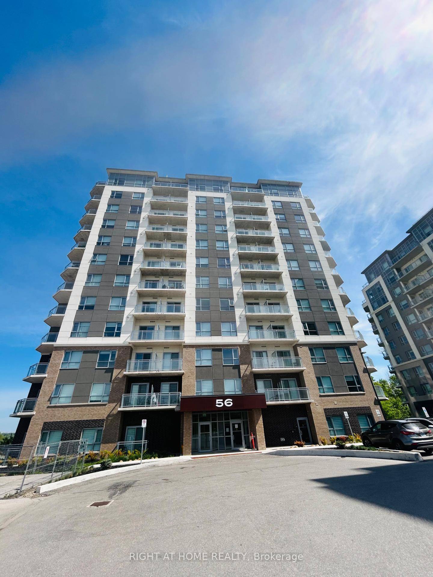 Lovely, Sun Filled 1 Bedroom, 1 Den and 1 Washroom Unit, Situated in the Prestigious 12 story LakeVu Condominium Development.