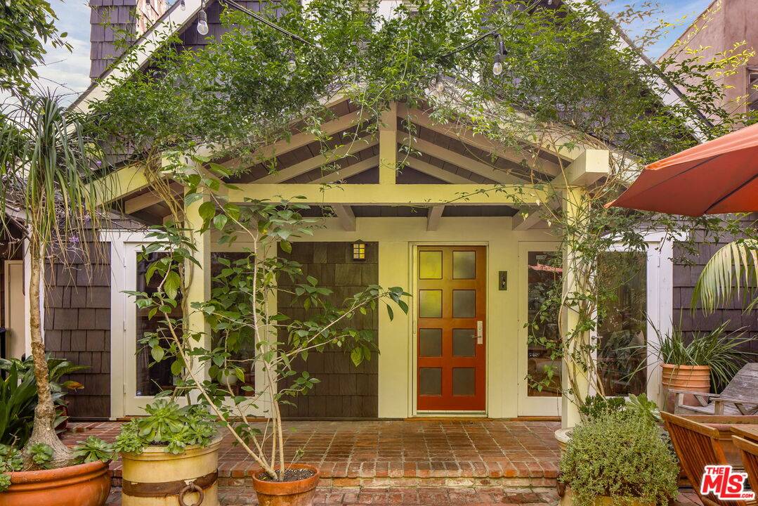 2536   Beverley Ave 3BR Santa Monica La