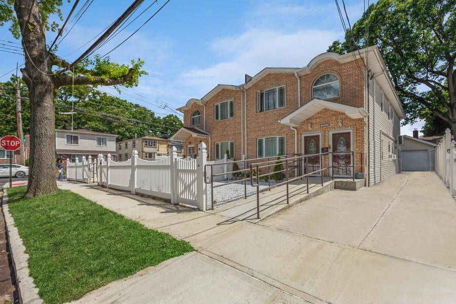 Welcome to Your Dream Home in Springfield Gardens, Queens !