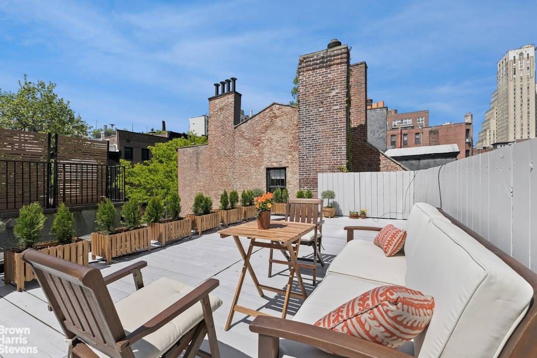 An Apartment For All Seasons This charming upper rear duplex offers 2 bedrooms, 1.