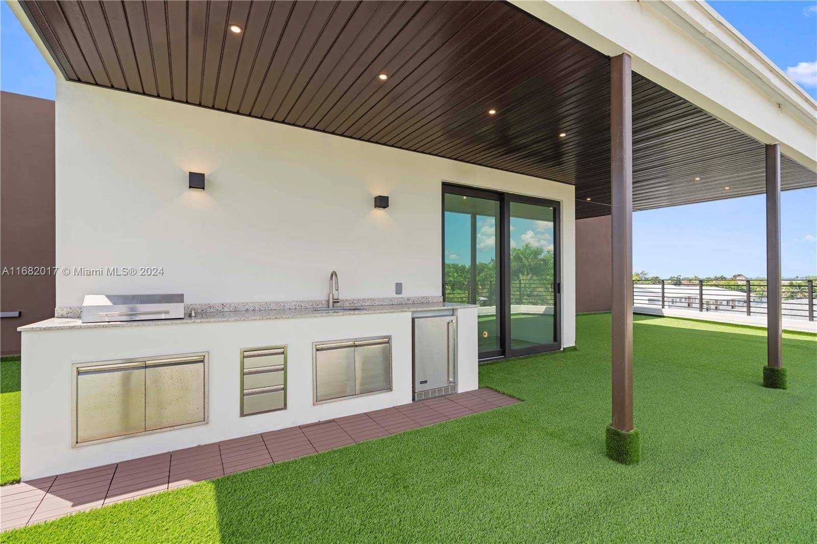 Experience modern living at this elegant residence in the exclusive community of Coral Ridge, in the heart of Fort Lauderdale.