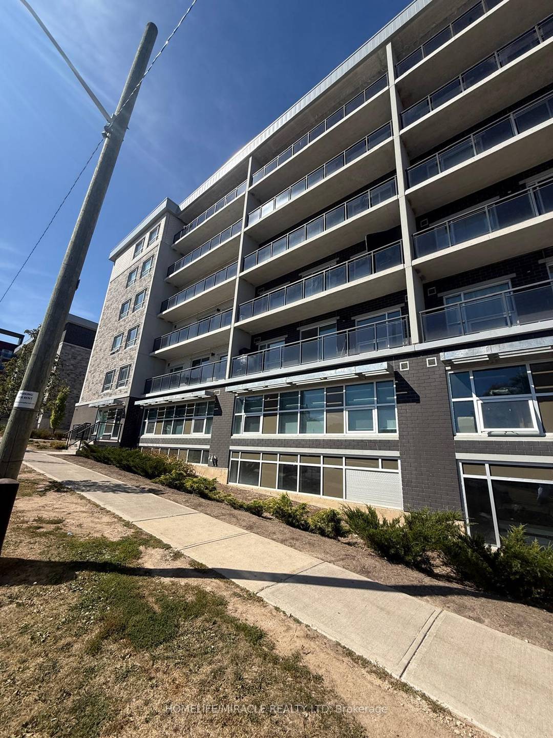 Welcome To A Stunning Unit Located Steps Away From Wlu's Lazaridis Building And Uw !