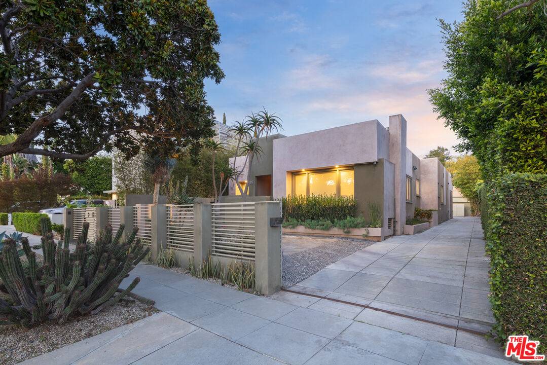 816  N La Jolla Ave 3.0 Hollywood Hills East LA