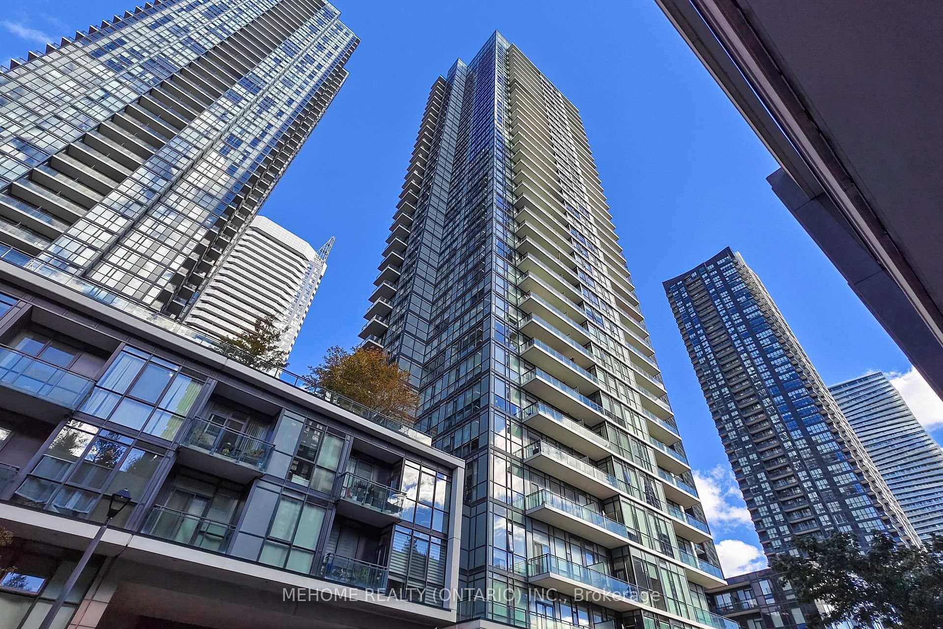 Experience breathtaking sunsets and panoramic city views from this beautifully updated 2 1 bedroom, 2 bath unit in the heart of Mississauga !