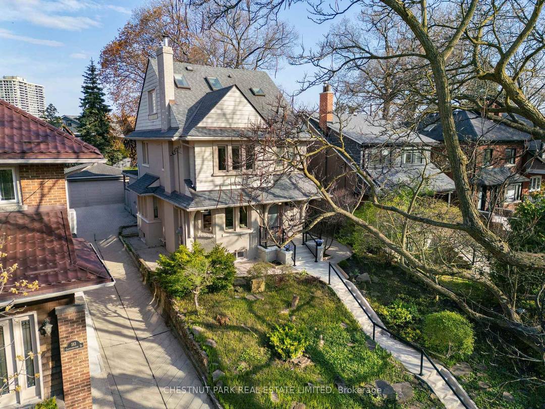 A home worthy of a Hallmark movie !