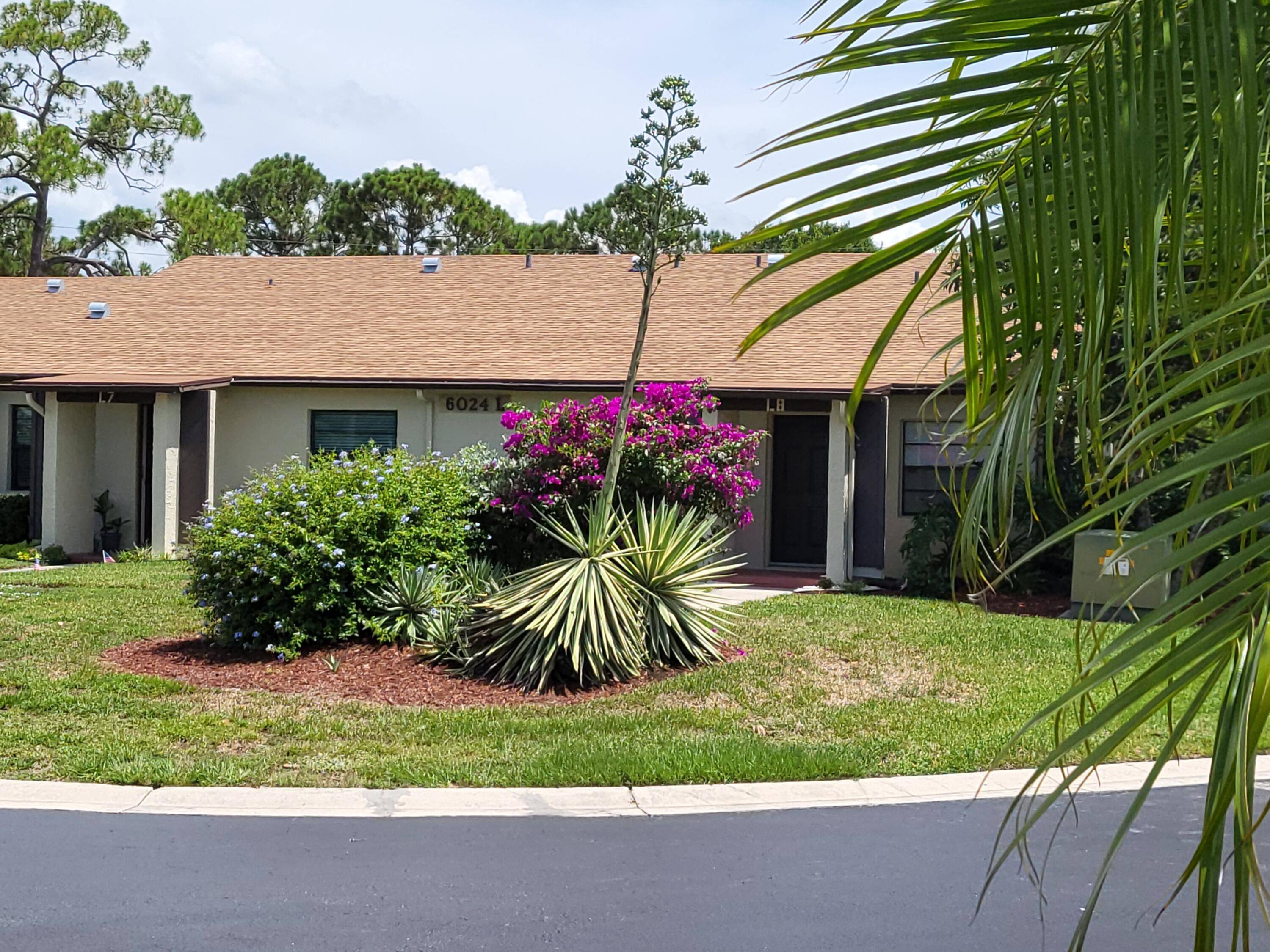 Cute 2 bedroom Condo in the Indian Pines subdivision.
