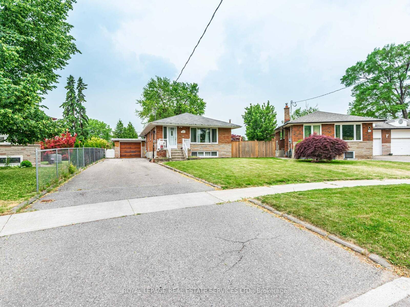Bright Spacious 3 1 Bedroom Family Home Perfectly Nestled On A Quiet Cul De Sac In The Highly Desirable Woburn Neighbourhood Of Scarborough.