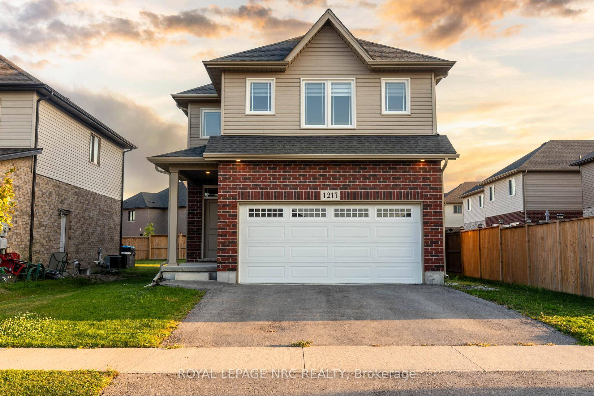 You will love this family home in the desirable Rolling Meadows subdivision, built by one of Niagara's premier builders, Marken Homes !