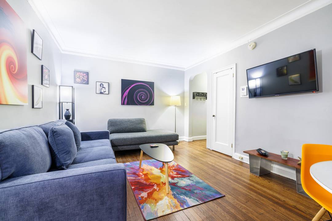 Tucked within a prewar Art Deco elevator cooperative in the heart of Chelsea, this charming junior one bedroom offers a rare sense of calm above street level.