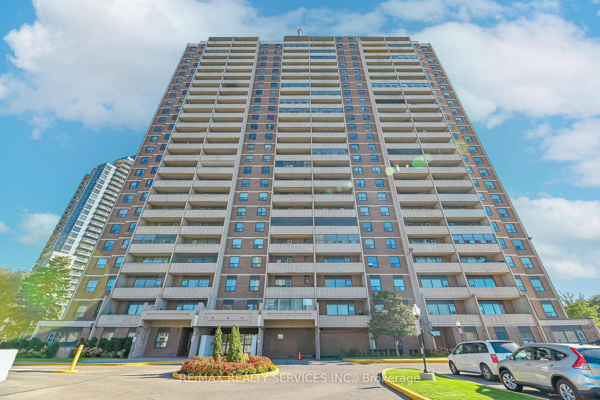 Welcome to this beautifully Updated Condo in Prestigious residence in the highly sought after Century Gardens community.